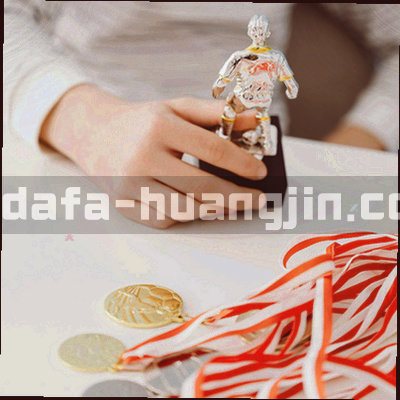 金色DAFABET标志抽象线条，象征品牌权威与科技感